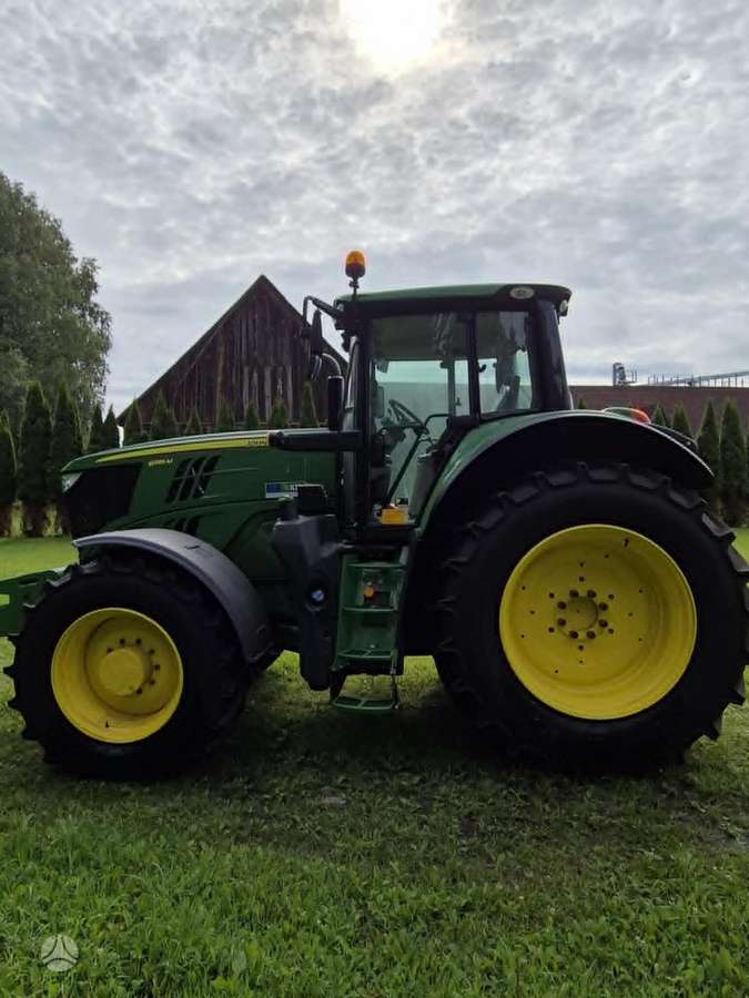 John Deere 6195M, tractors