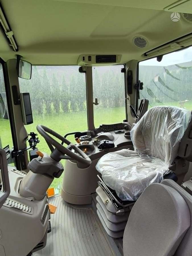 John Deere 6195M, tractors