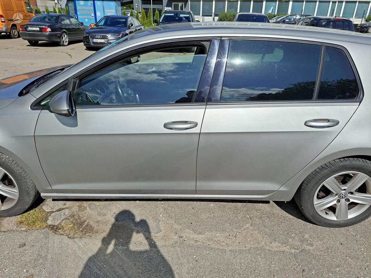 Volkswagen Golf - 6