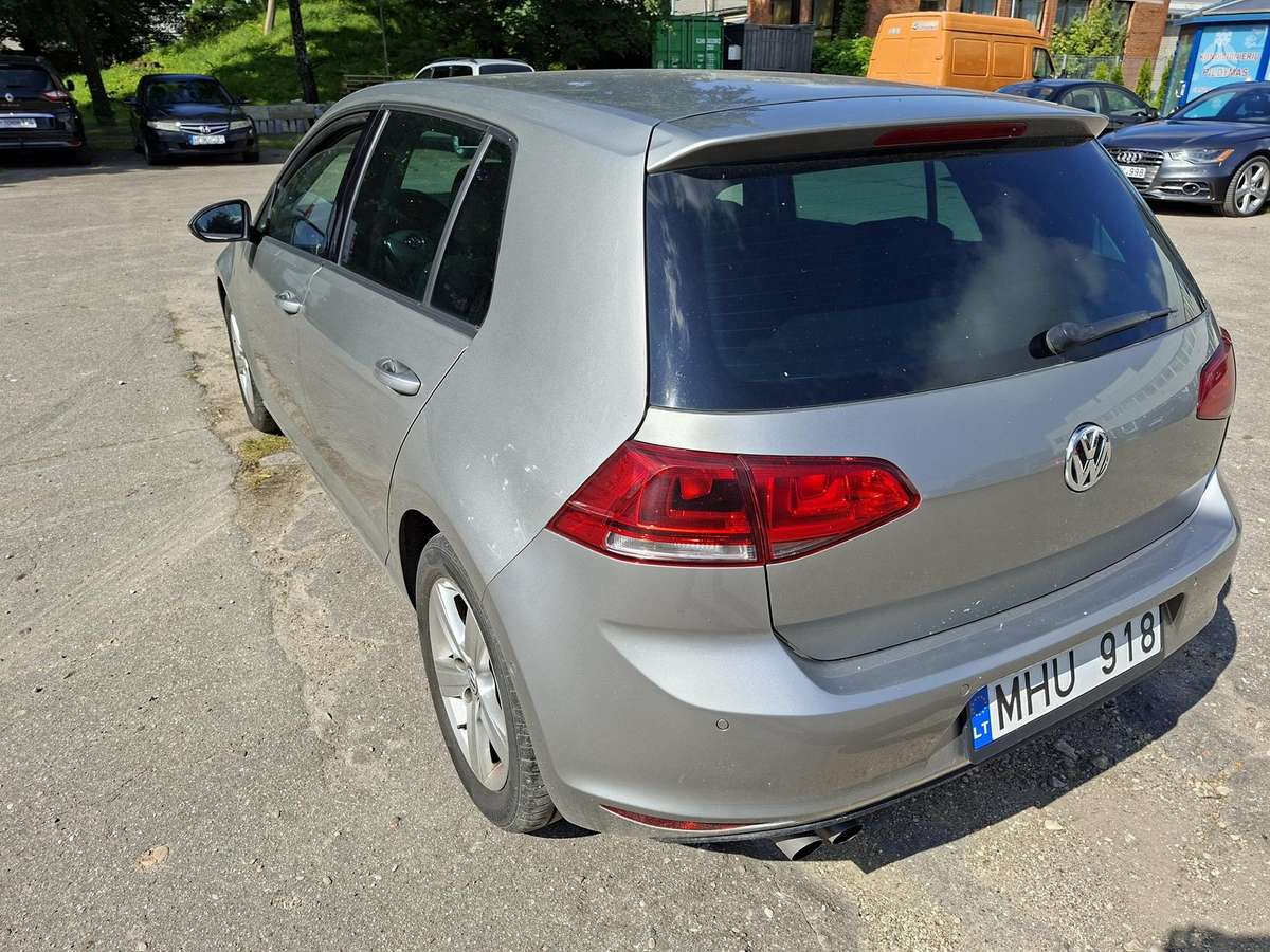Volkswagen Golf - 5