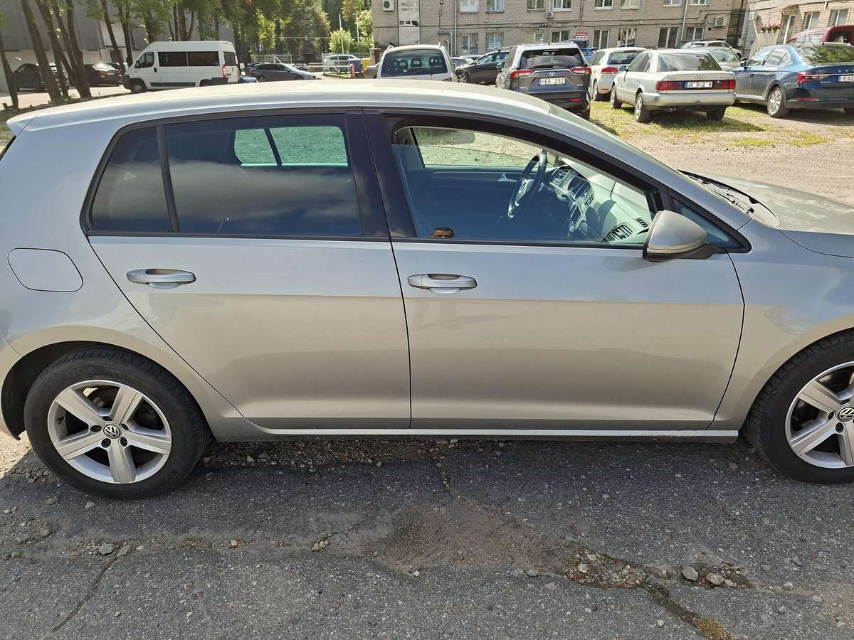 Volkswagen Golf - 2
