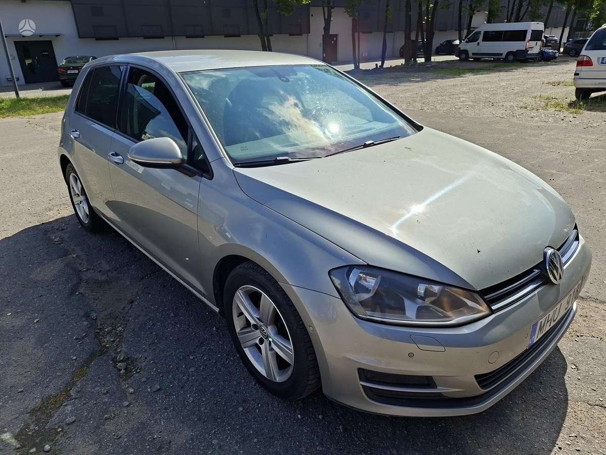 Volkswagen Golf - 1