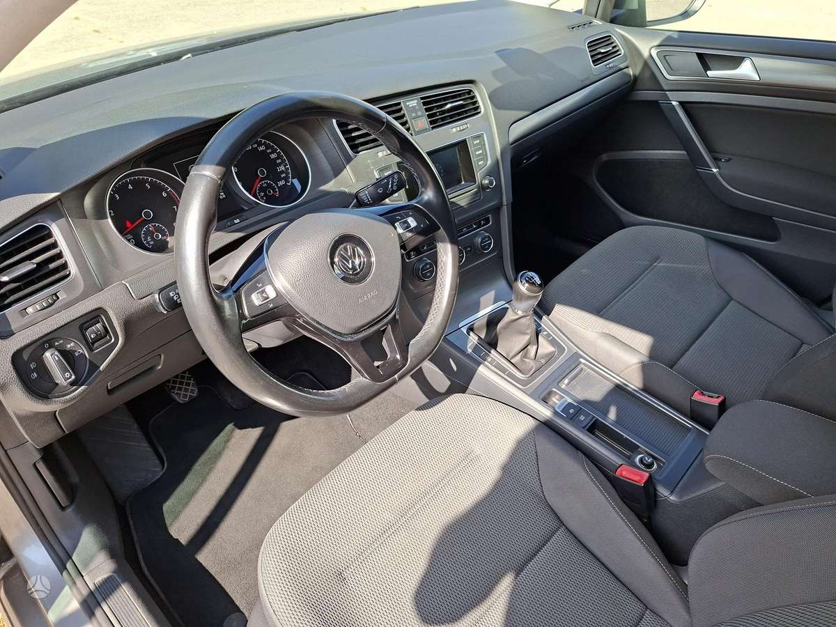 Volkswagen Golf - 9