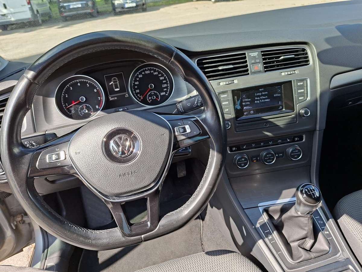 Volkswagen Golf - 10