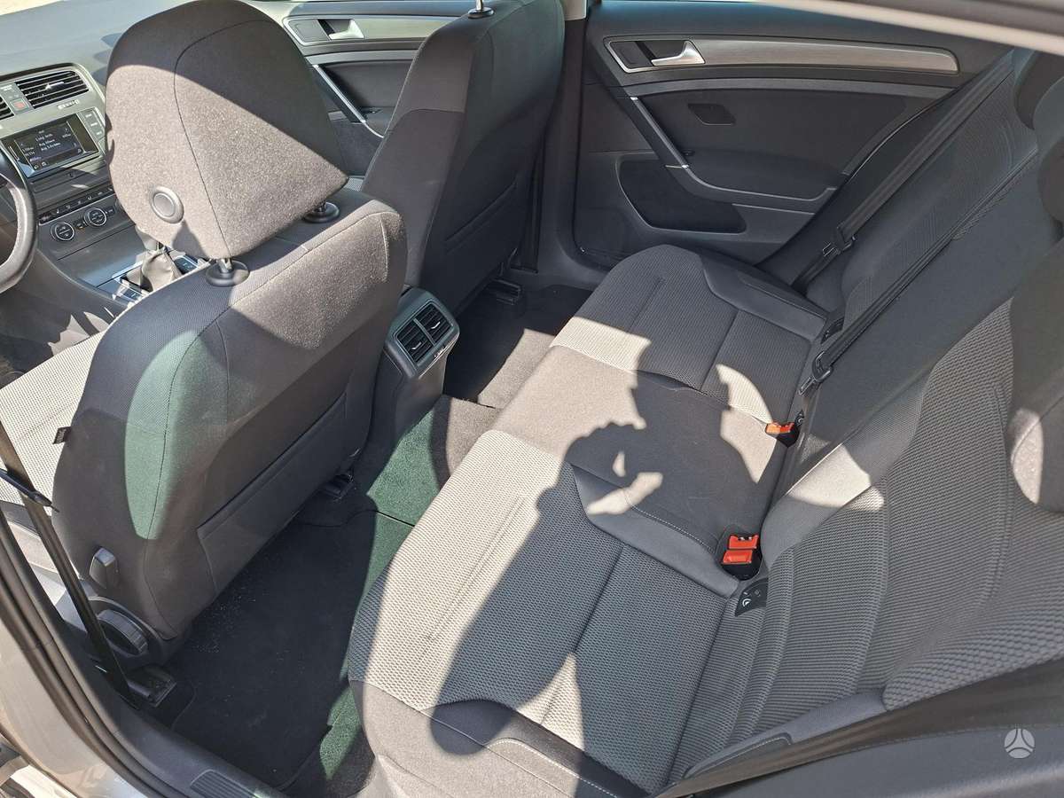Volkswagen Golf - 11