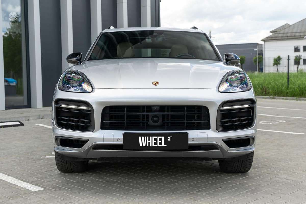 Porsche Cayenne - 8