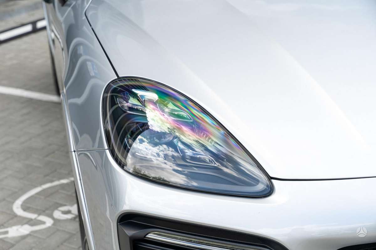 Porsche Cayenne - 9