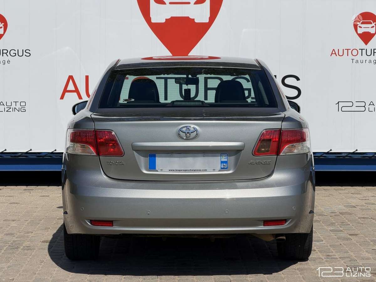 Toyota Avensis - 8