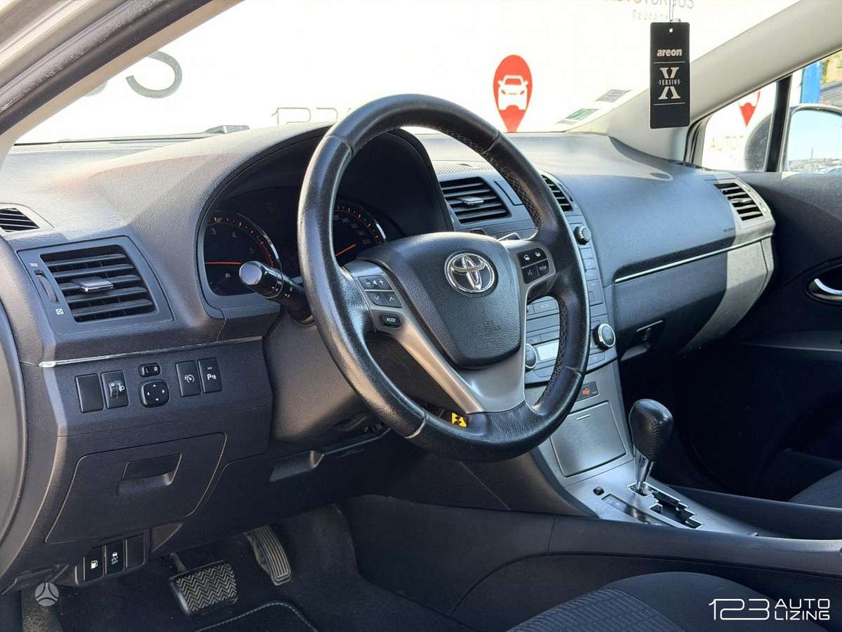 Toyota Avensis - 10