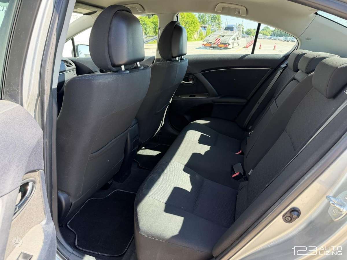 Toyota Avensis - 11