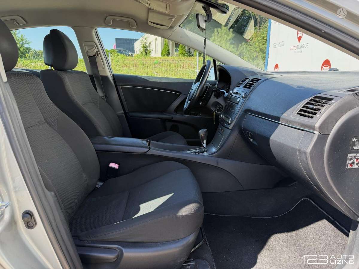 Toyota Avensis - 12