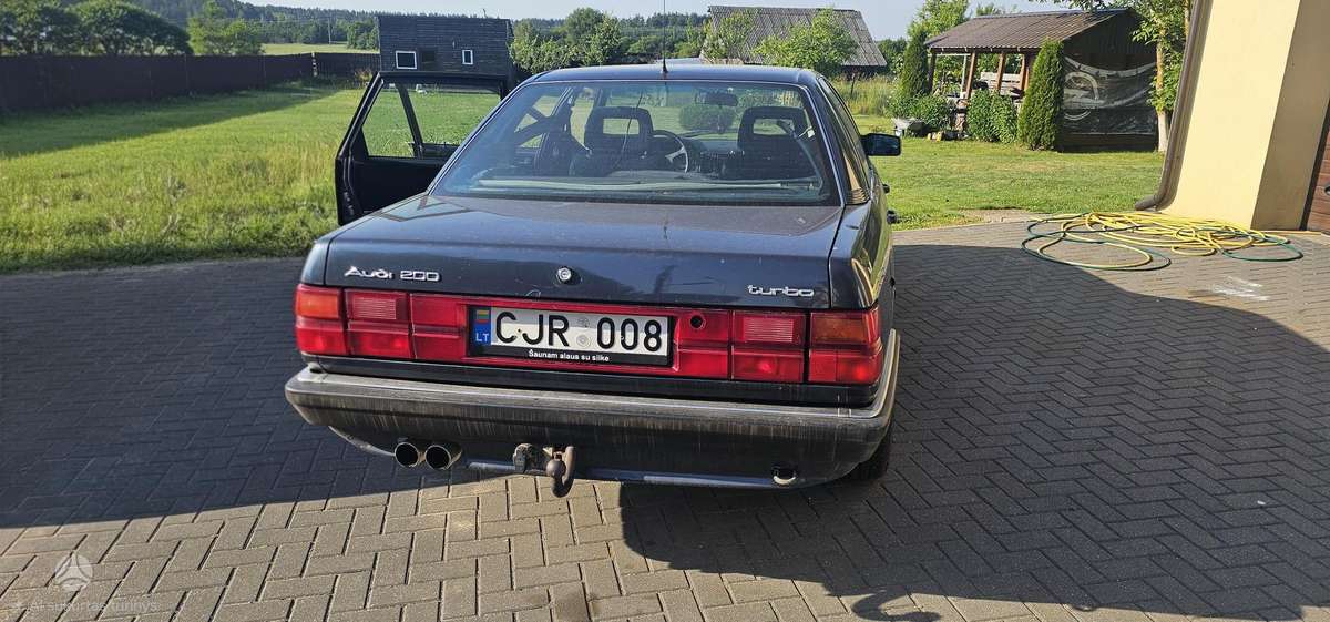 Audi 200, 2.2 l., Седан