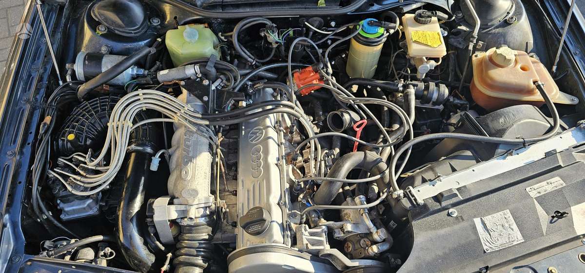 Audi 200, 2.2 l., Седан