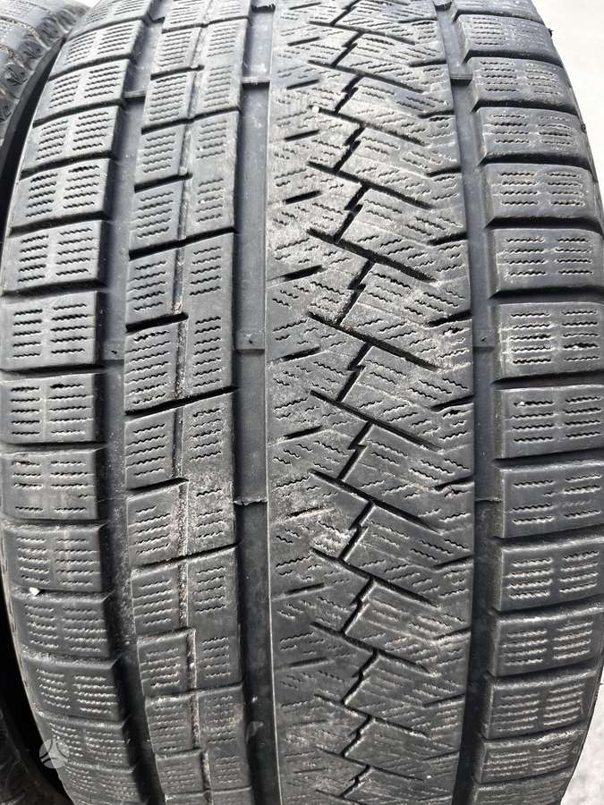 Triangle, all-season 255/40 R19