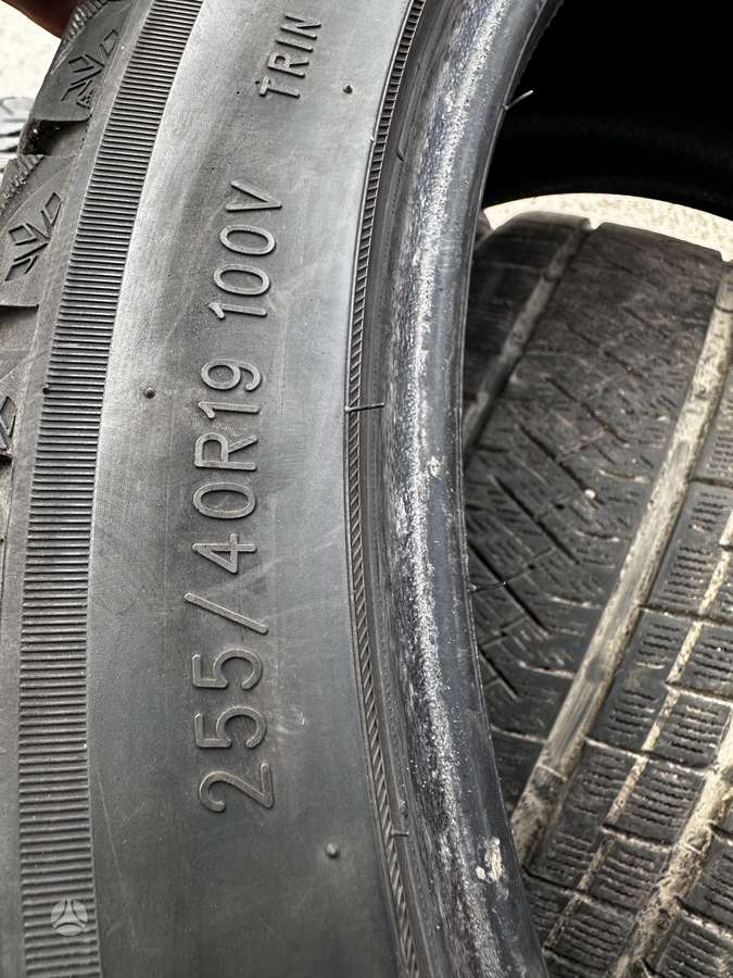 Triangle, all-season 255/40 R19
