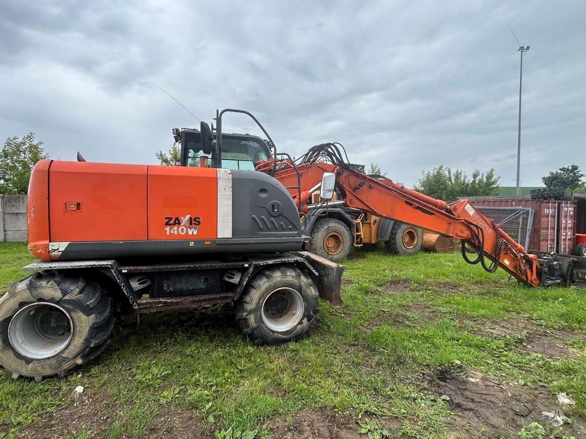 Hitachi ZX140-3, ekskavatoriai