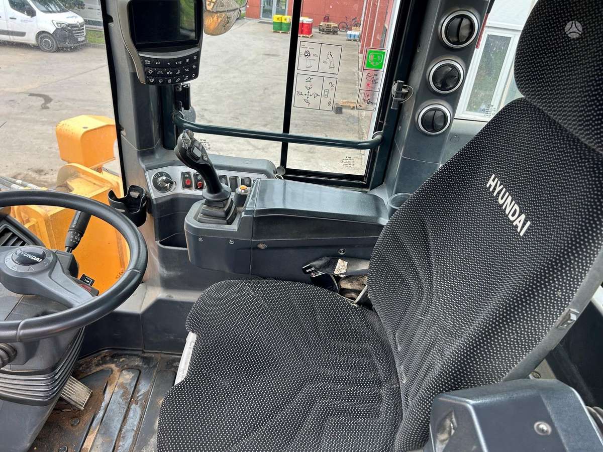 Hyundai HL970A, frontal loader