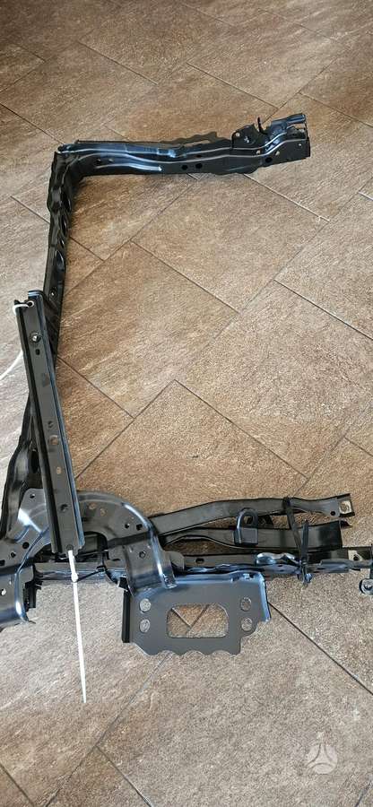 Lexus CT 200h frame rails (fornt, rear)