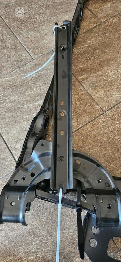 Lexus CT 200h frame rails (fornt, rear)