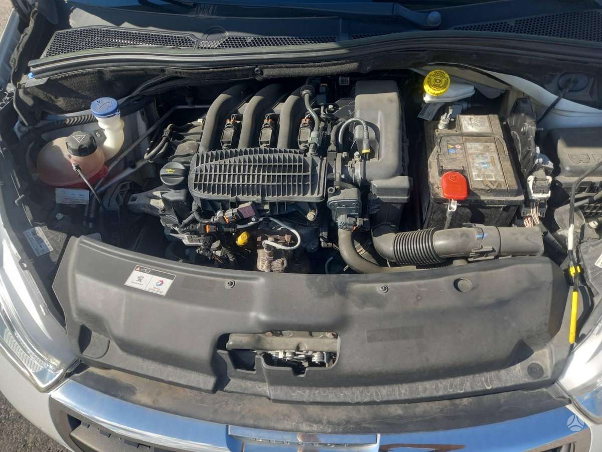 Peugeot 208 - 5