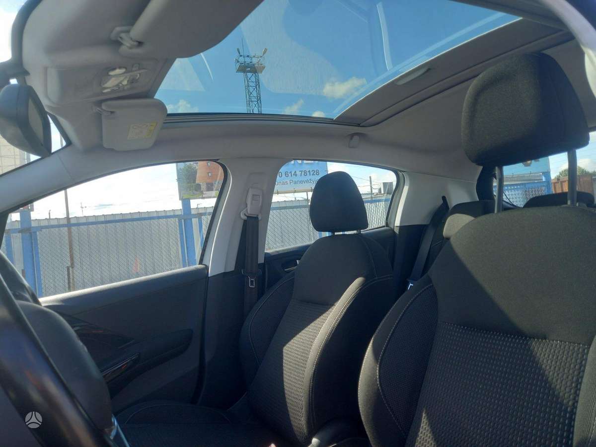 Peugeot 208 - 9
