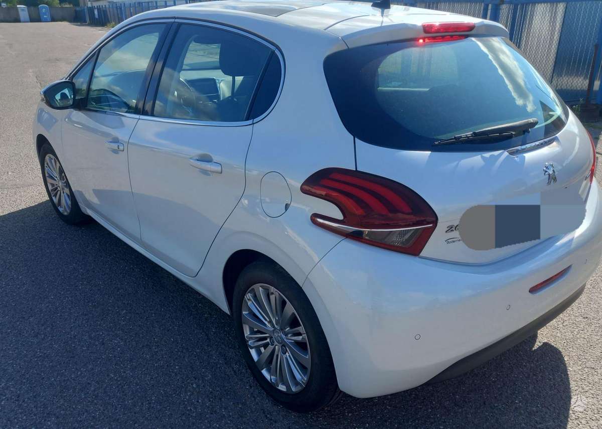 Peugeot 208 - 3