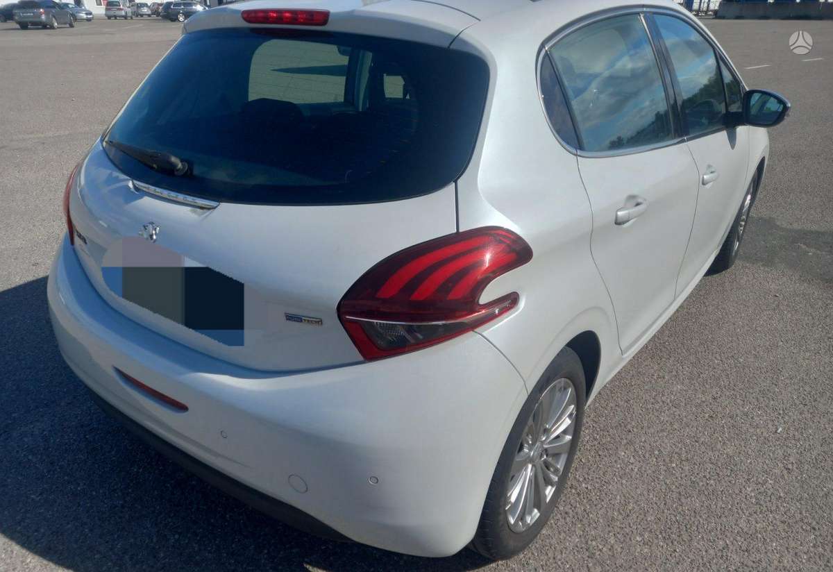 Peugeot 208 - 4