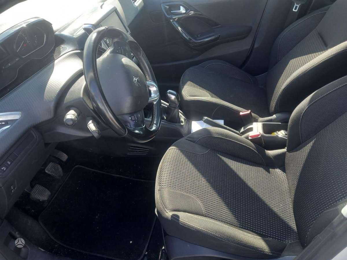Peugeot 208 - 7