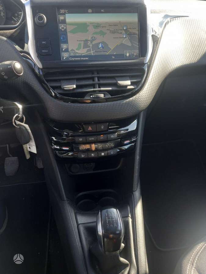 Peugeot 208 - 10