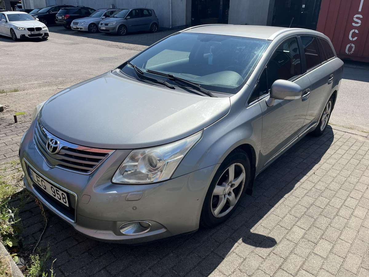 Toyota Avensis - 1