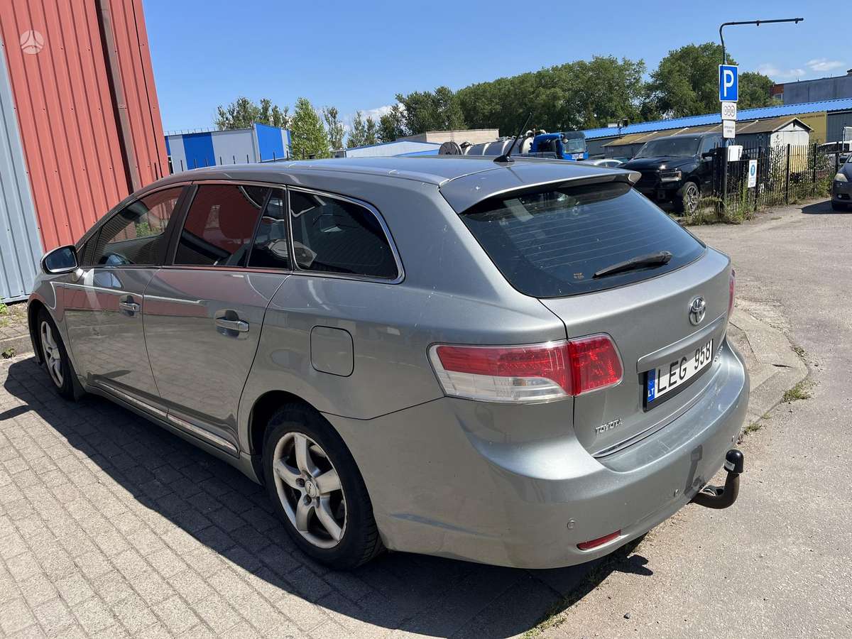 Toyota Avensis - 4