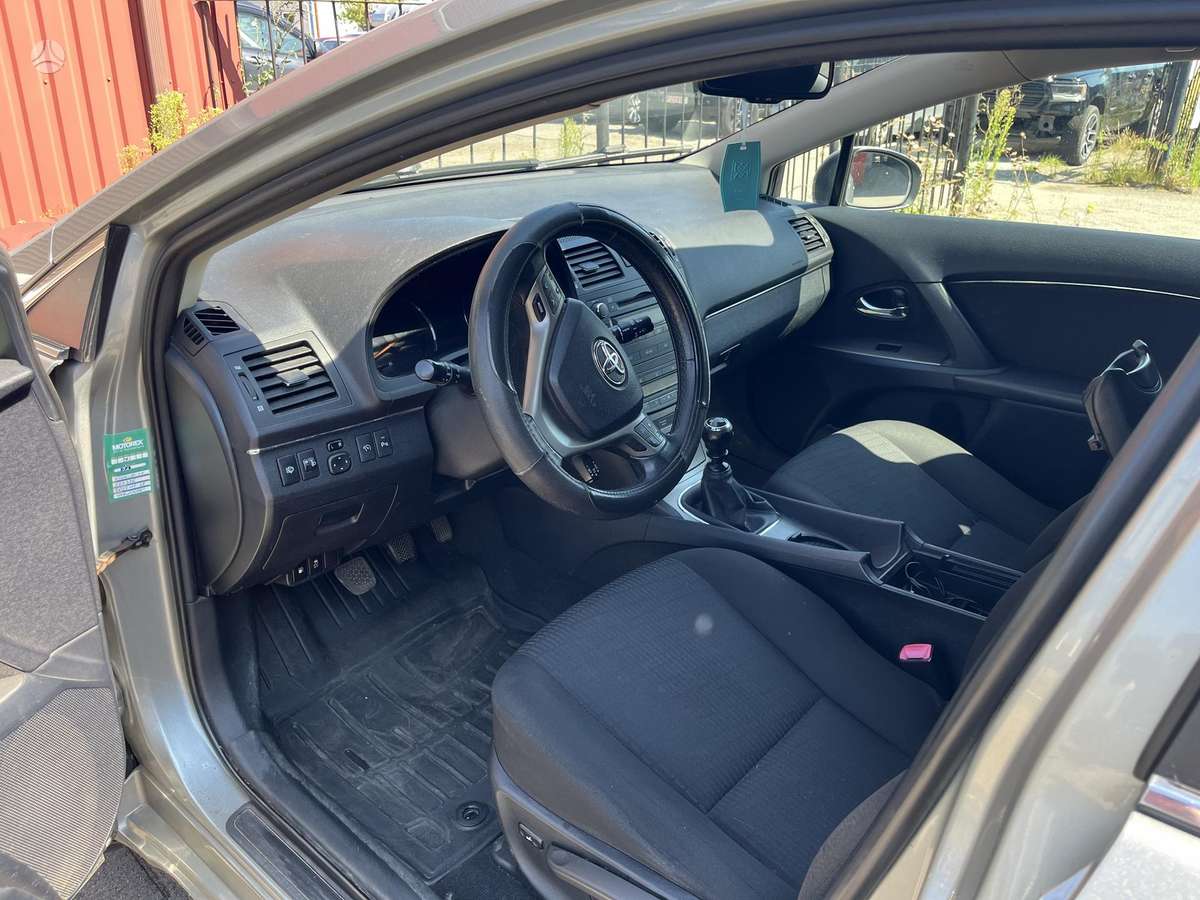 Toyota Avensis - 5