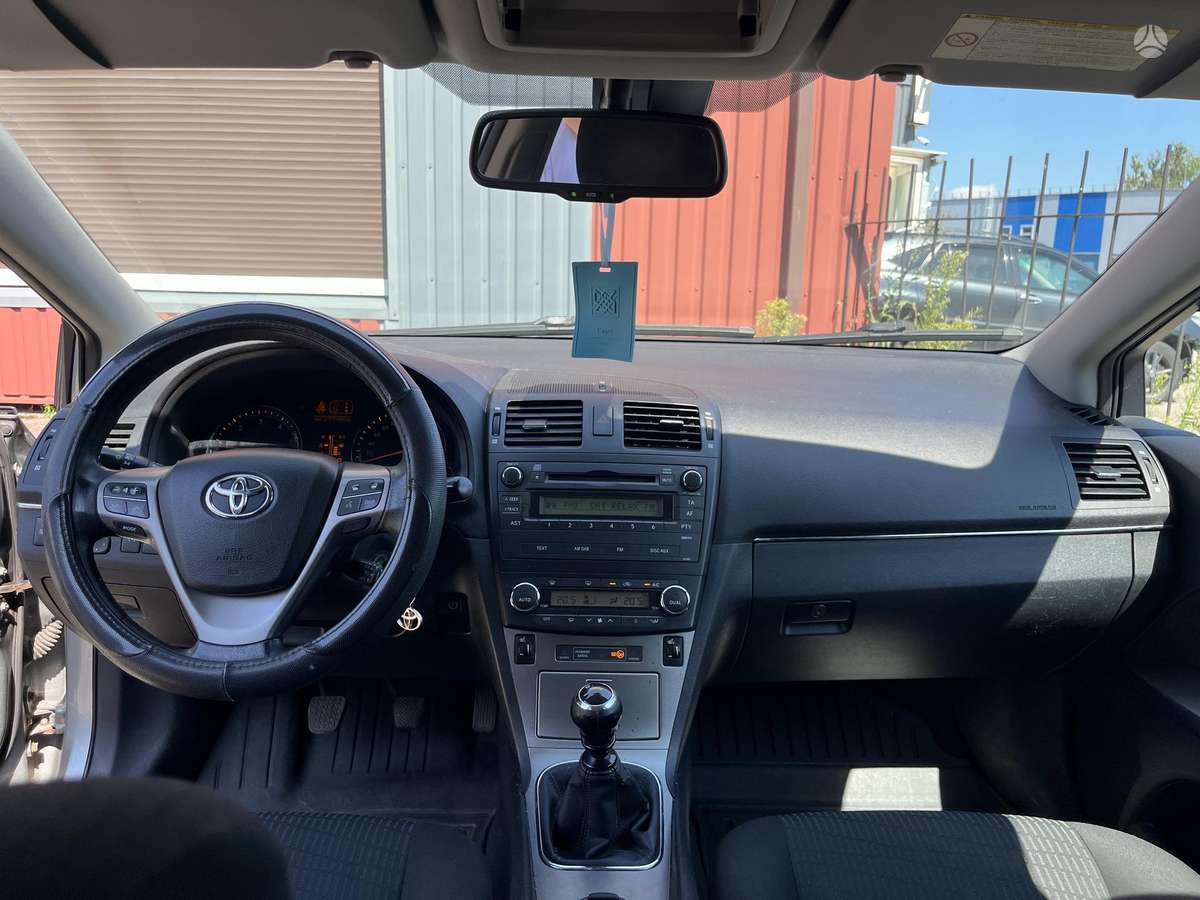 Toyota Avensis - 8