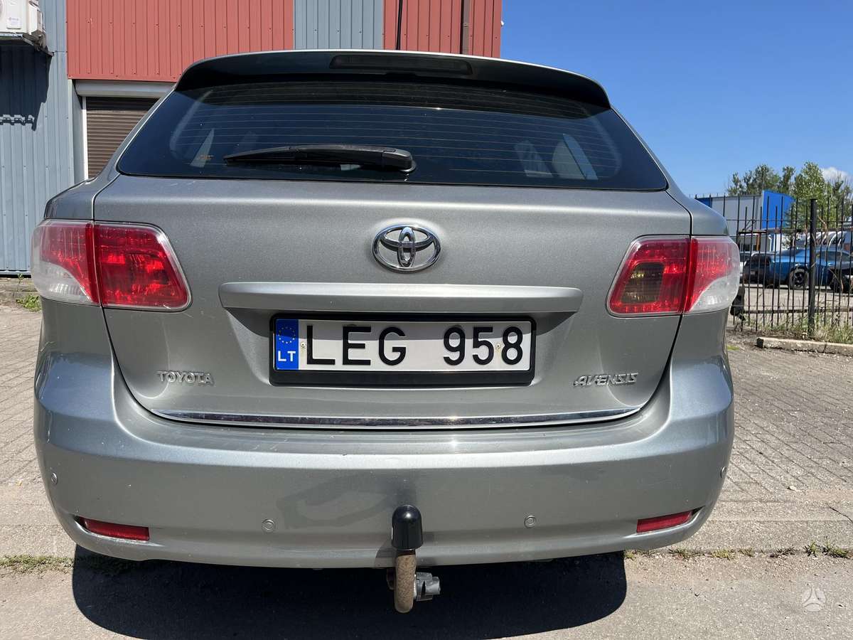 Toyota Avensis - 11