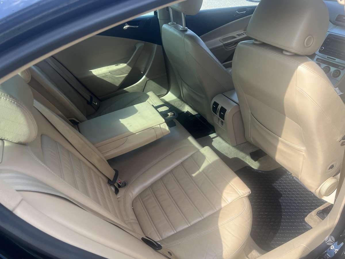 Volkswagen Passat - 12