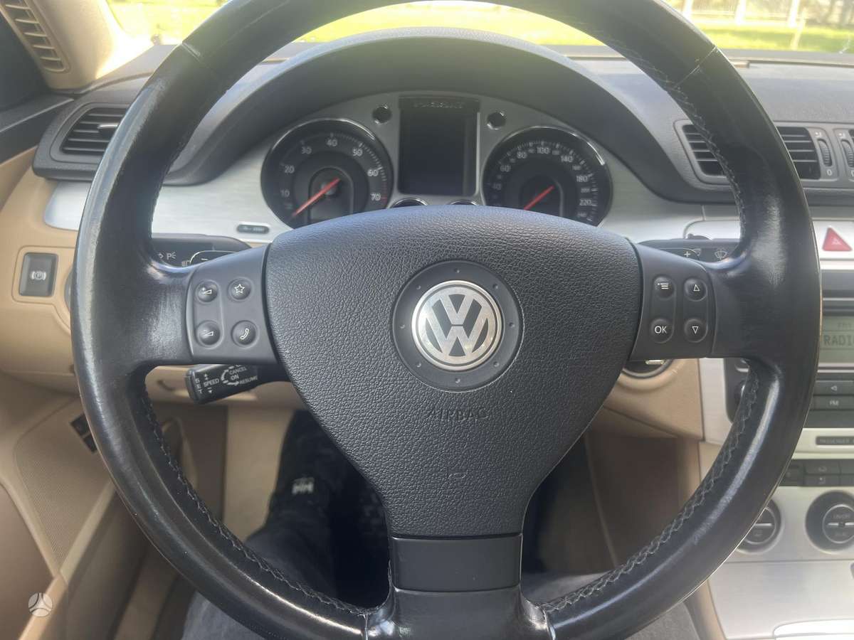 Volkswagen Passat - 10