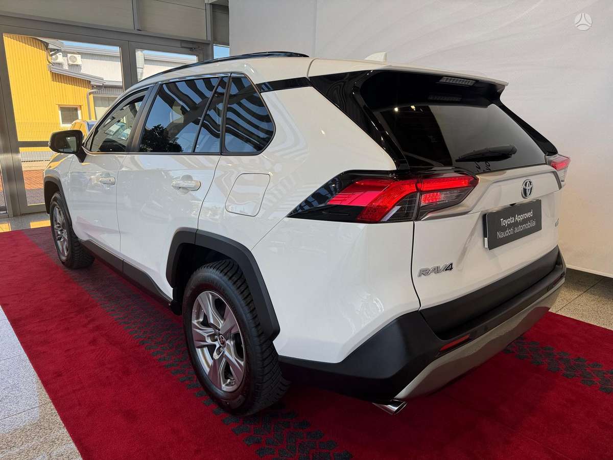 Toyota RAV4 - 6