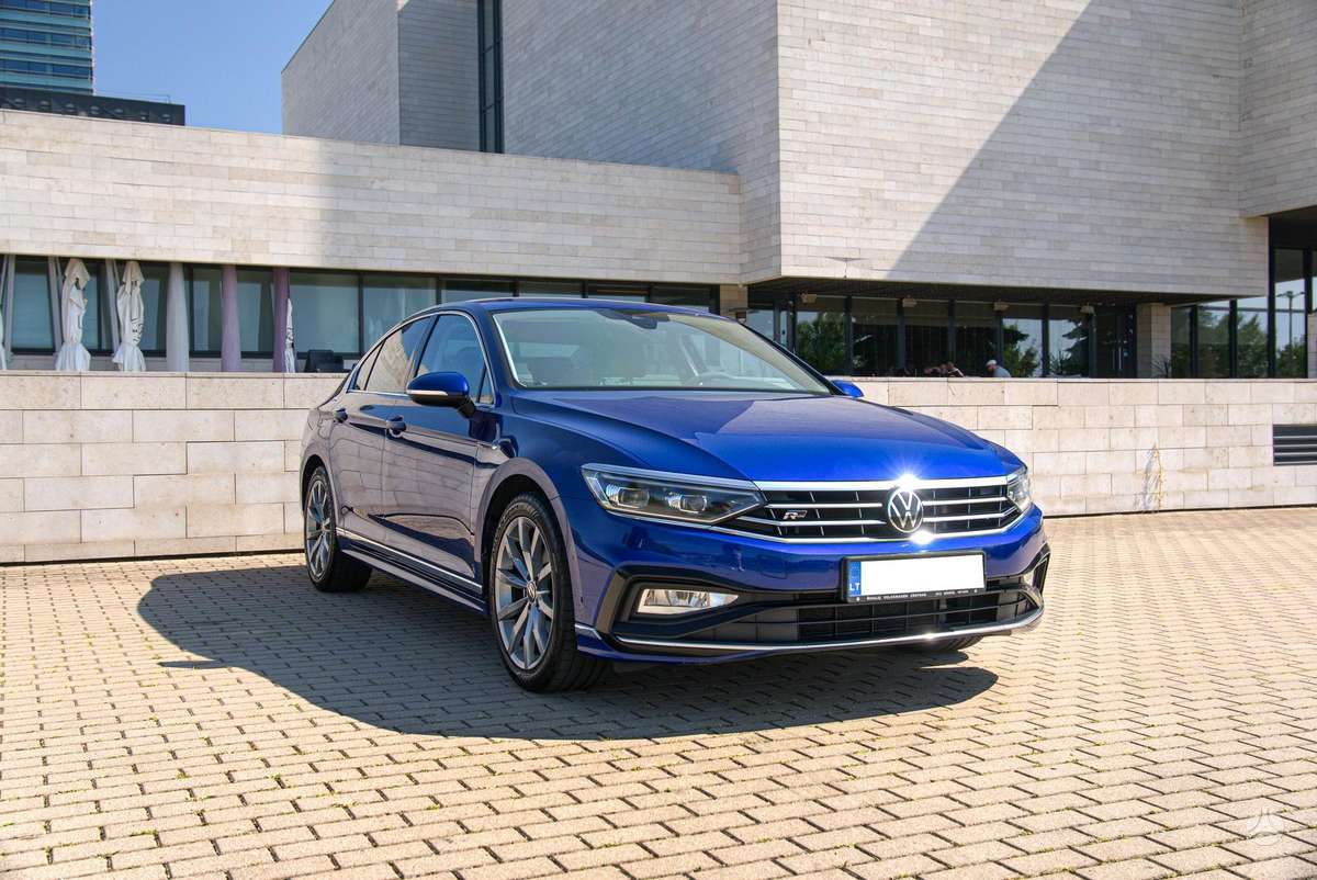 Volkswagen Passat - 1