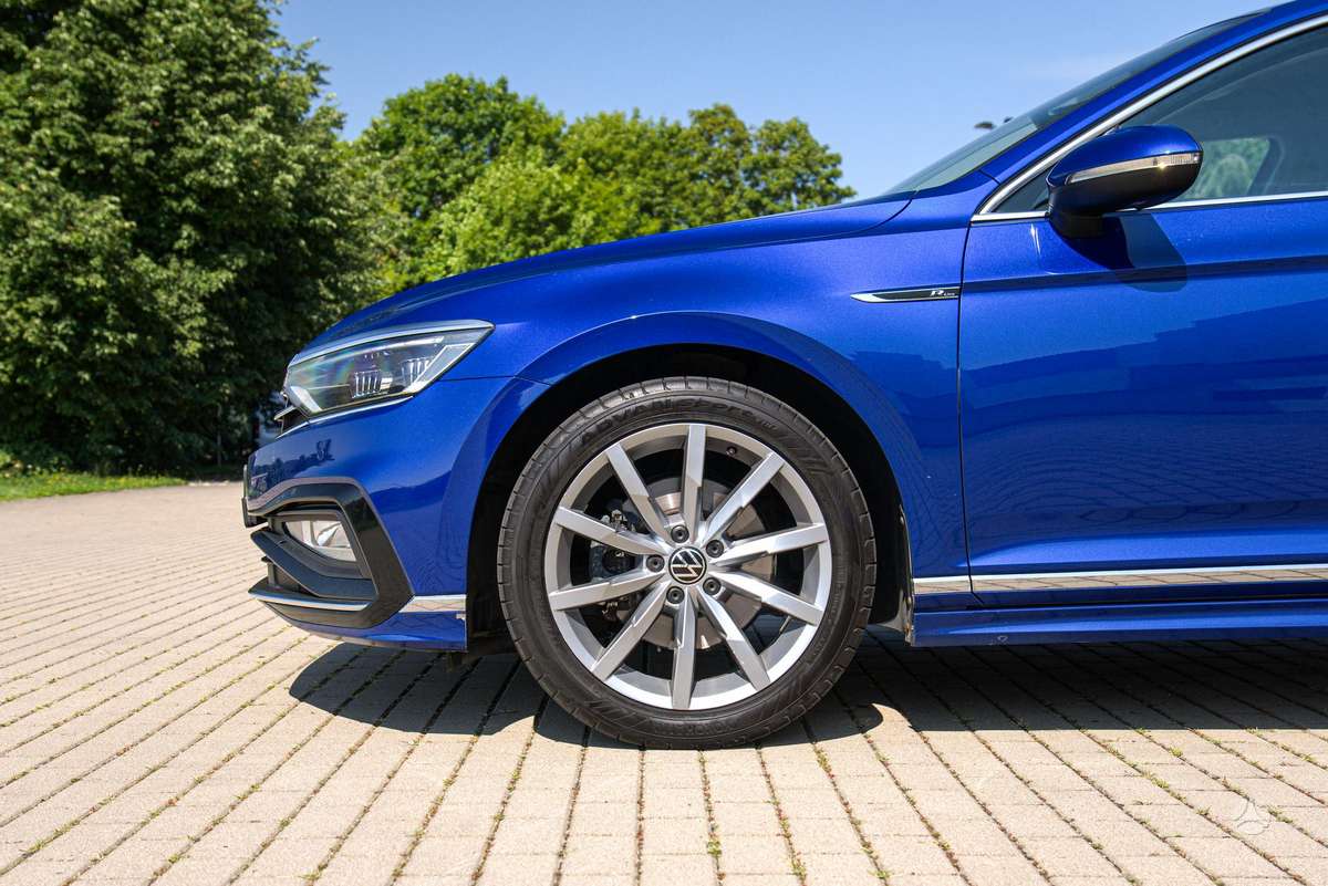 Volkswagen Passat - 12