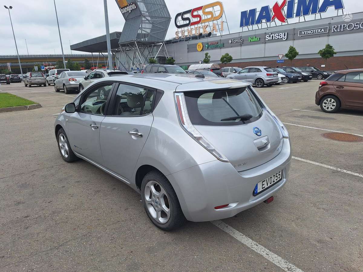 Nissan Leaf, hatchback