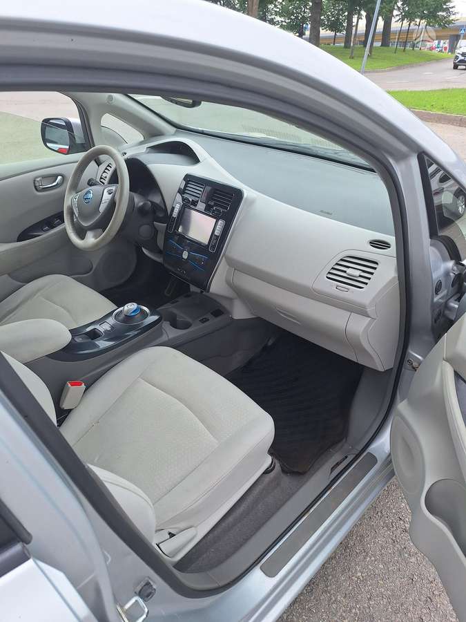 Nissan Leaf, hatchback