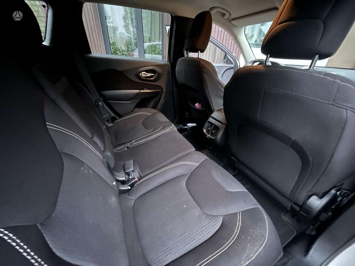 Jeep Cherokee, 2.2 l., off-road / crossover