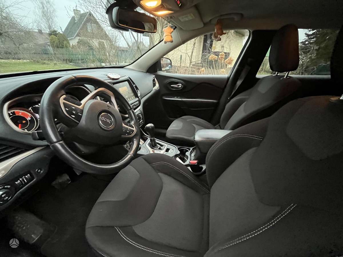 Jeep Cherokee, 2.2 l., off-road / crossover