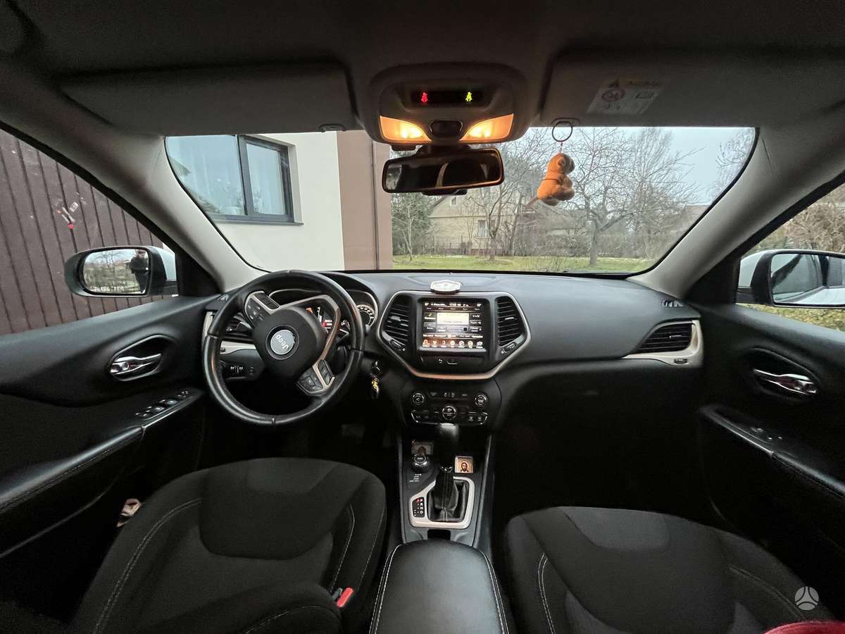 Jeep Cherokee, 2.2 l., off-road / crossover