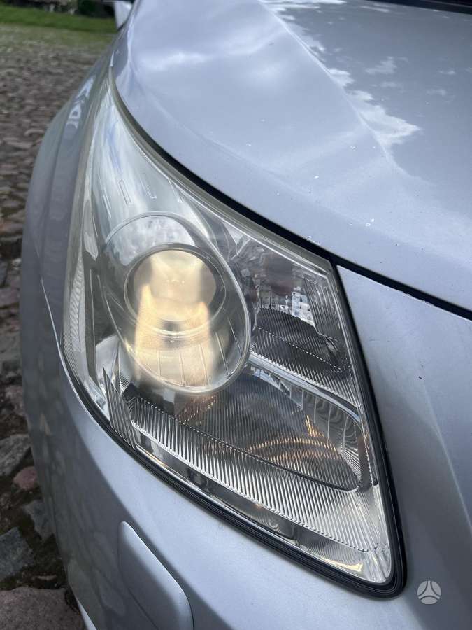 Toyota Avensis - 9