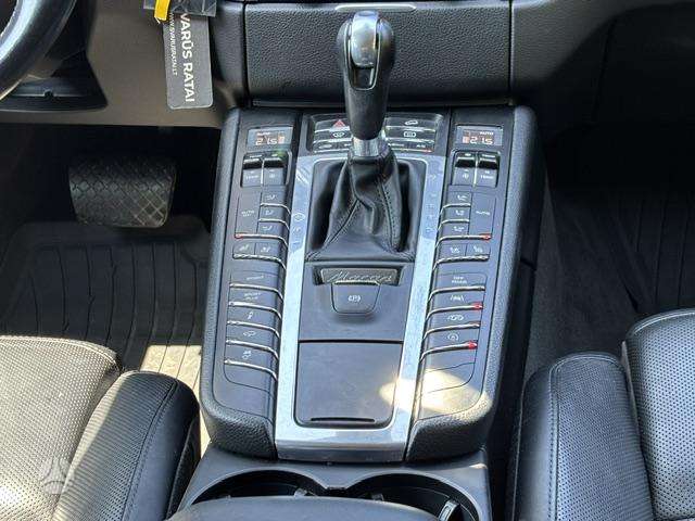 Porsche Macan - 12