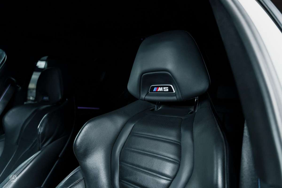 BMW M5, 4.4 l., Седан
