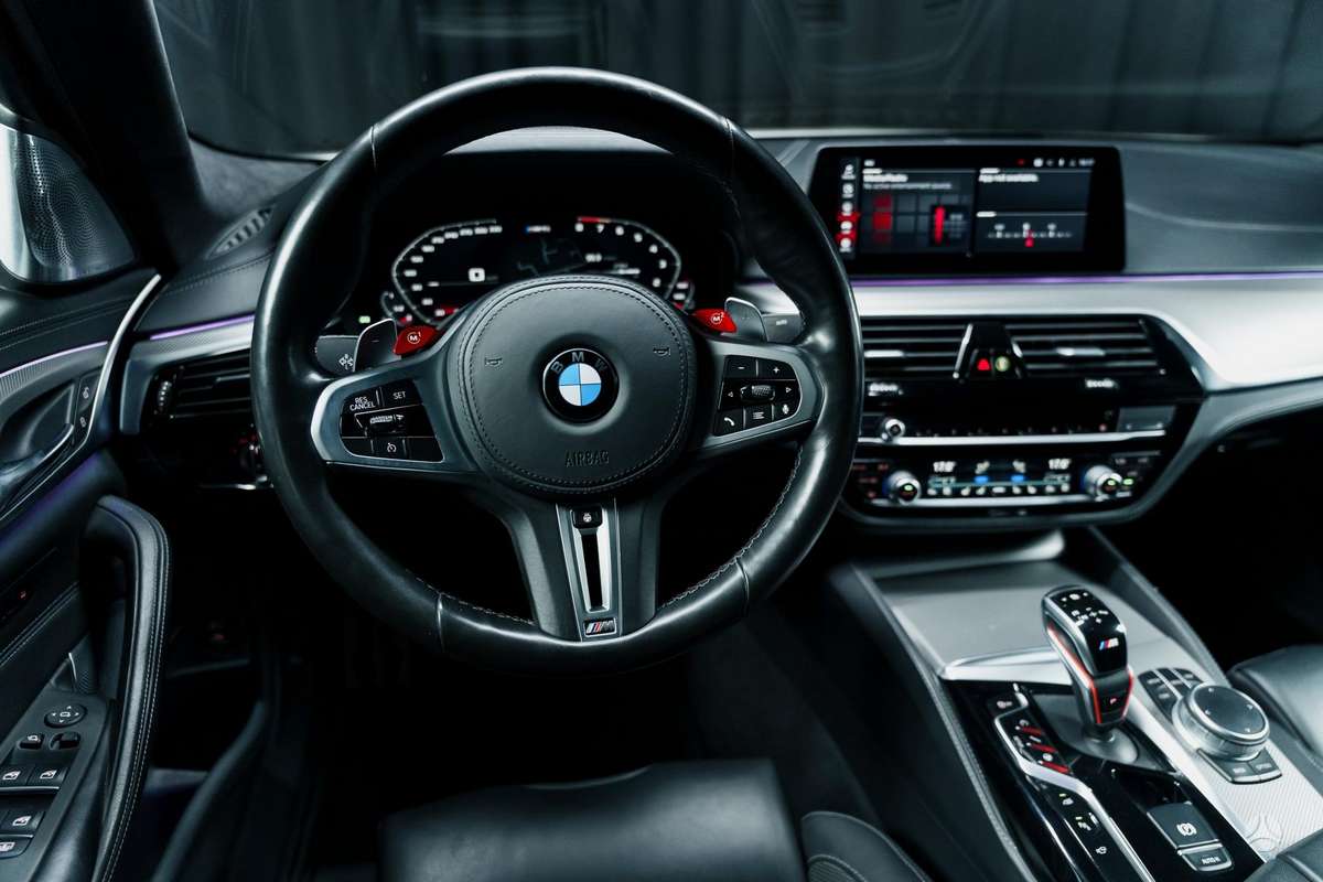 BMW M5, 4.4 l., Седан