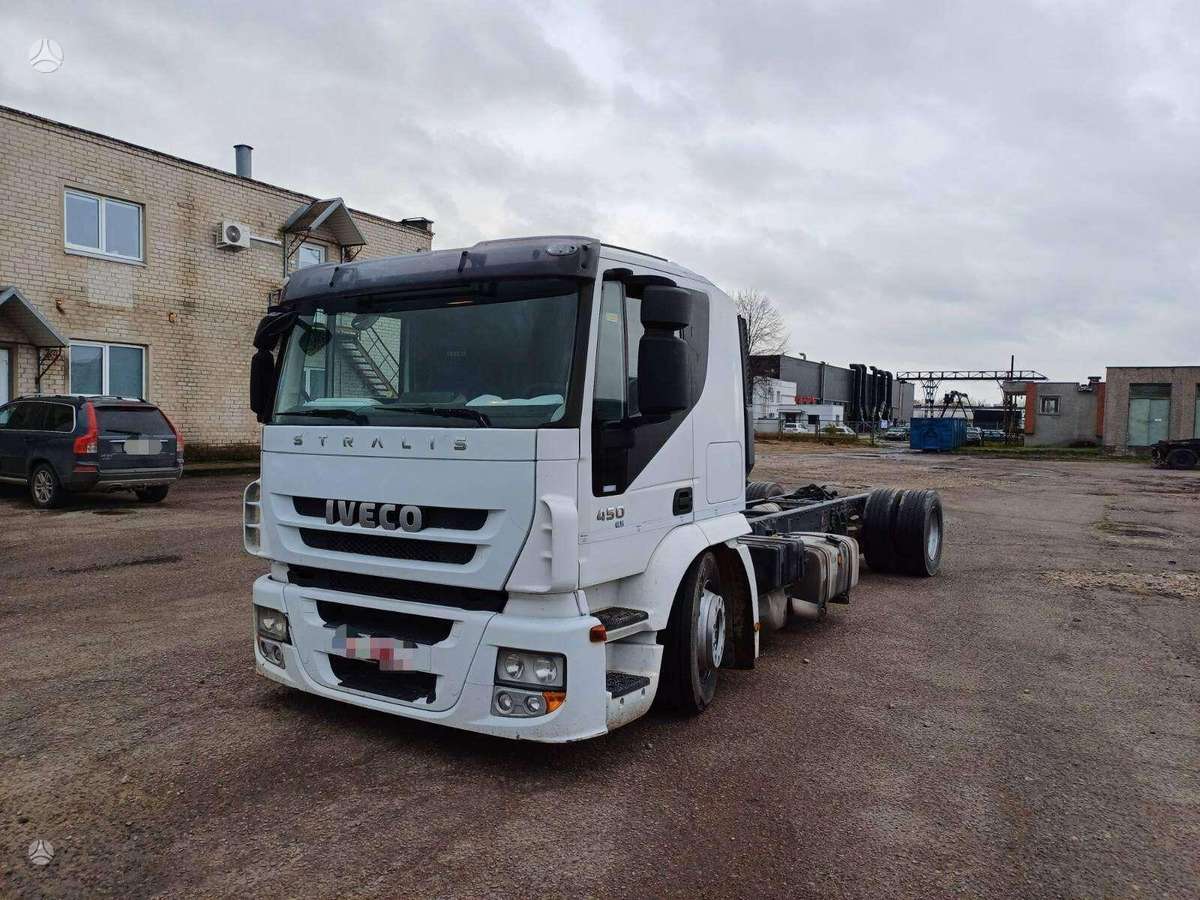 Iveco Stralis 450, cab-chassis trucks