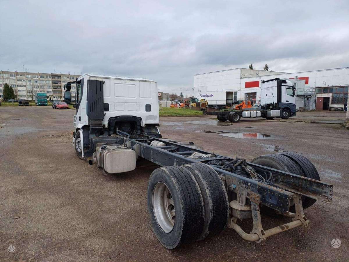 Iveco Stralis 450, cab-chassis trucks